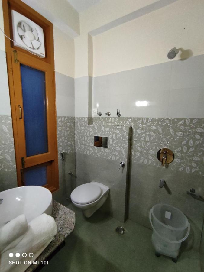 Hotel Cozy Haven Mandi Eksteriør bilde